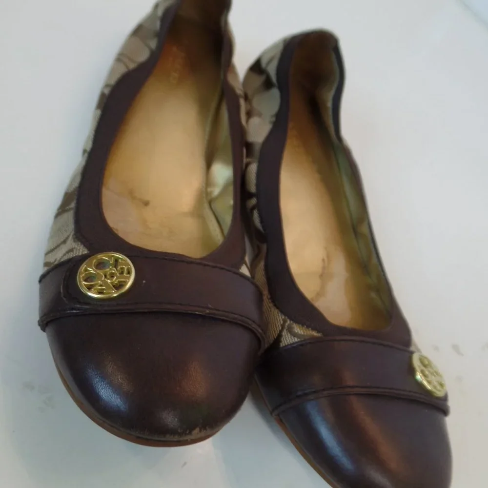 Coach Chelsey Signature Logo Fabric Brown Leather Flats Goldtone Hardware Sz 8 - Picture 15 of 15